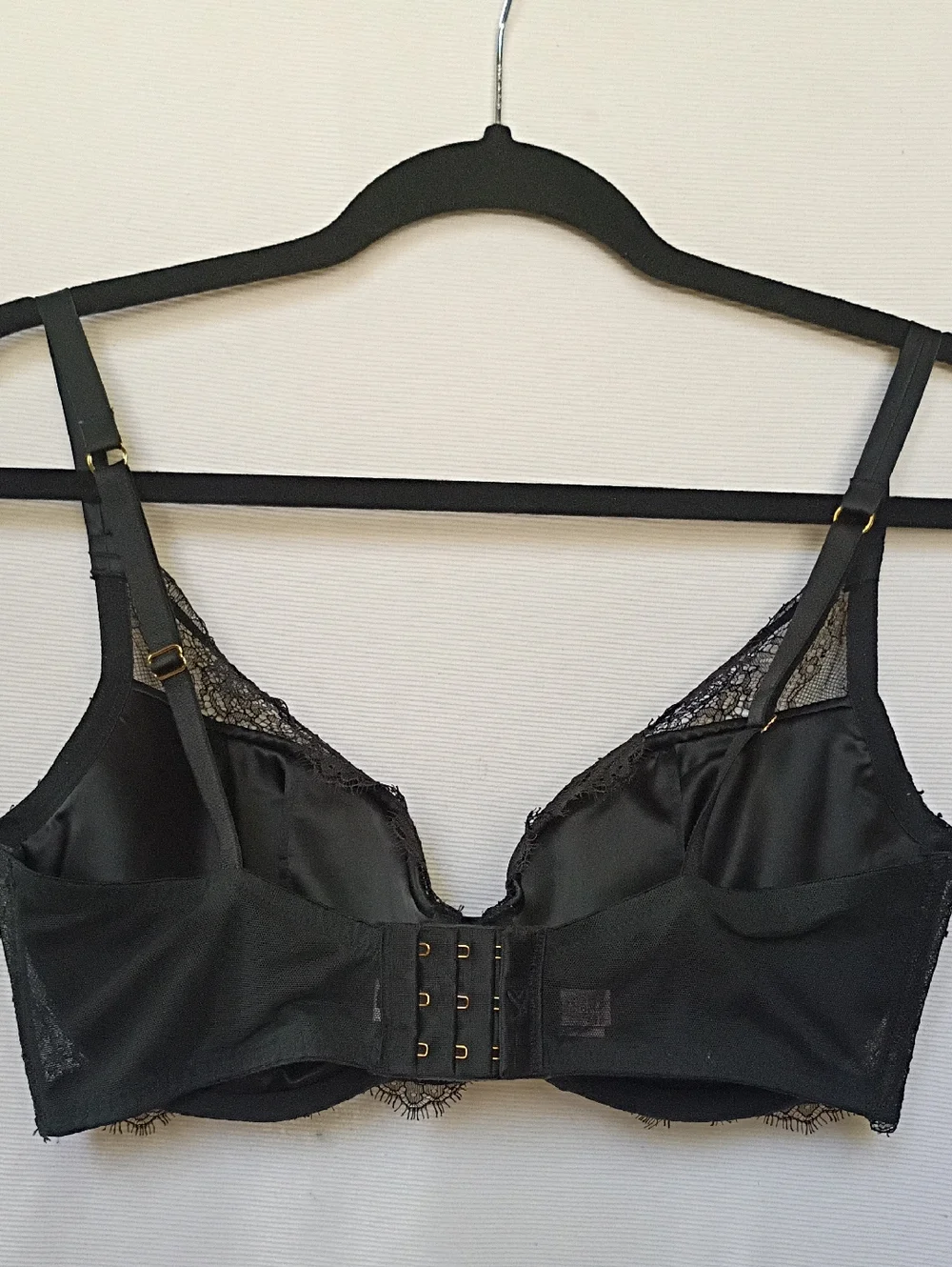 Victoria's Secret Lined Plunge 36 DD Bra - Picture 2 of 6